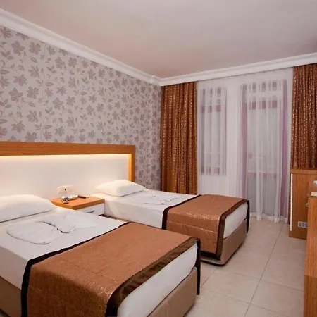 Diamore Hotell 3*